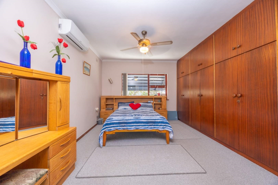 6 Bedroom Property for Sale in Goodwood Estate Western Cape